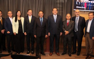 UNE renueva su directiva en un encuentroque reunió a líderes del empresariado